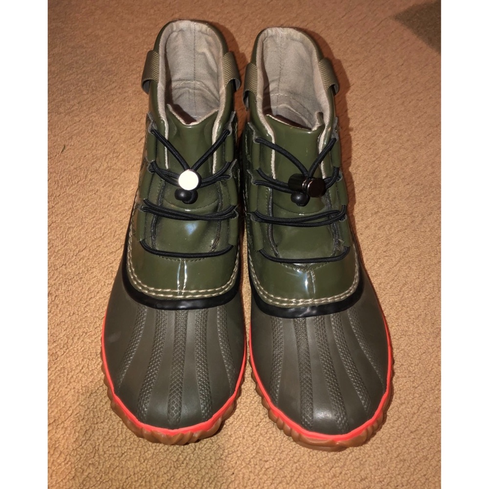 sorel out and about short rain boots size 9